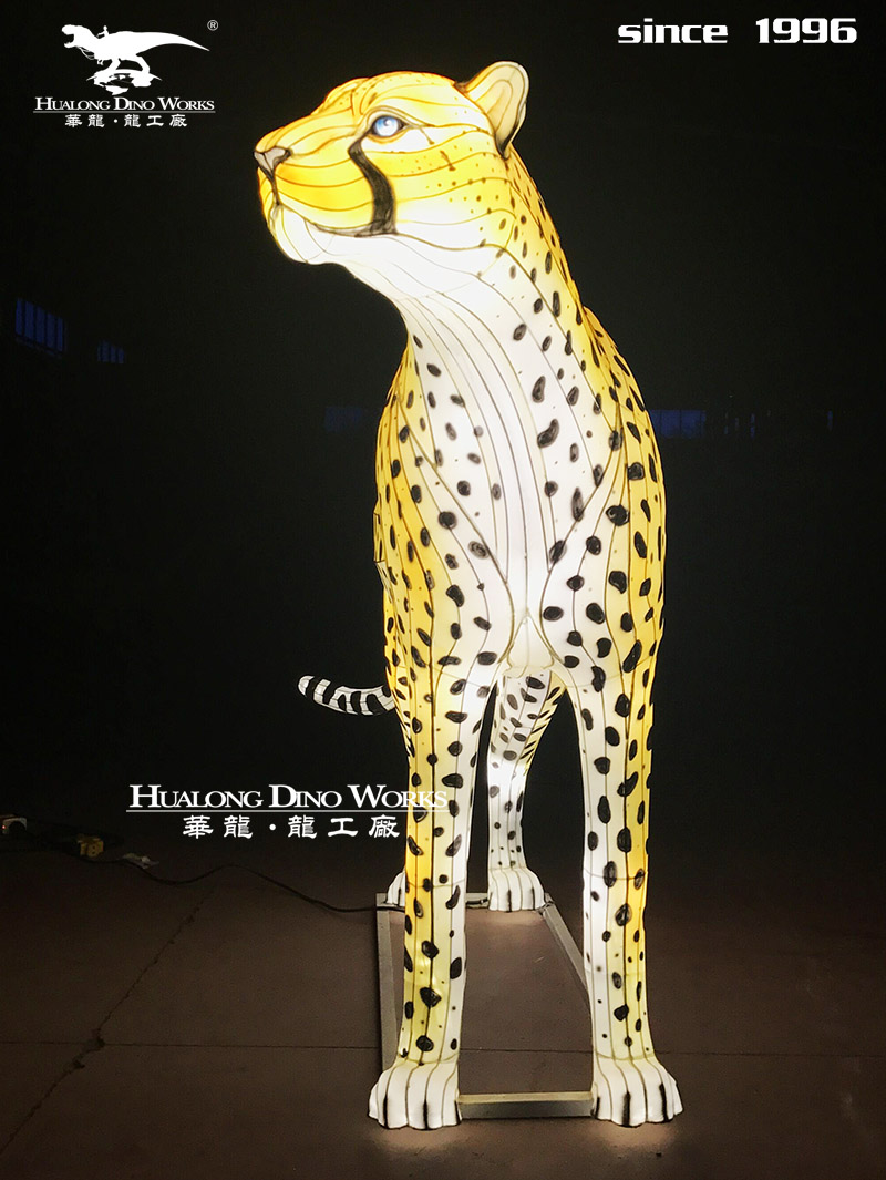 華龍科技 造型優美的動物豹子花燈